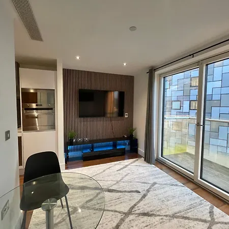 Apartment In Canary Wharf